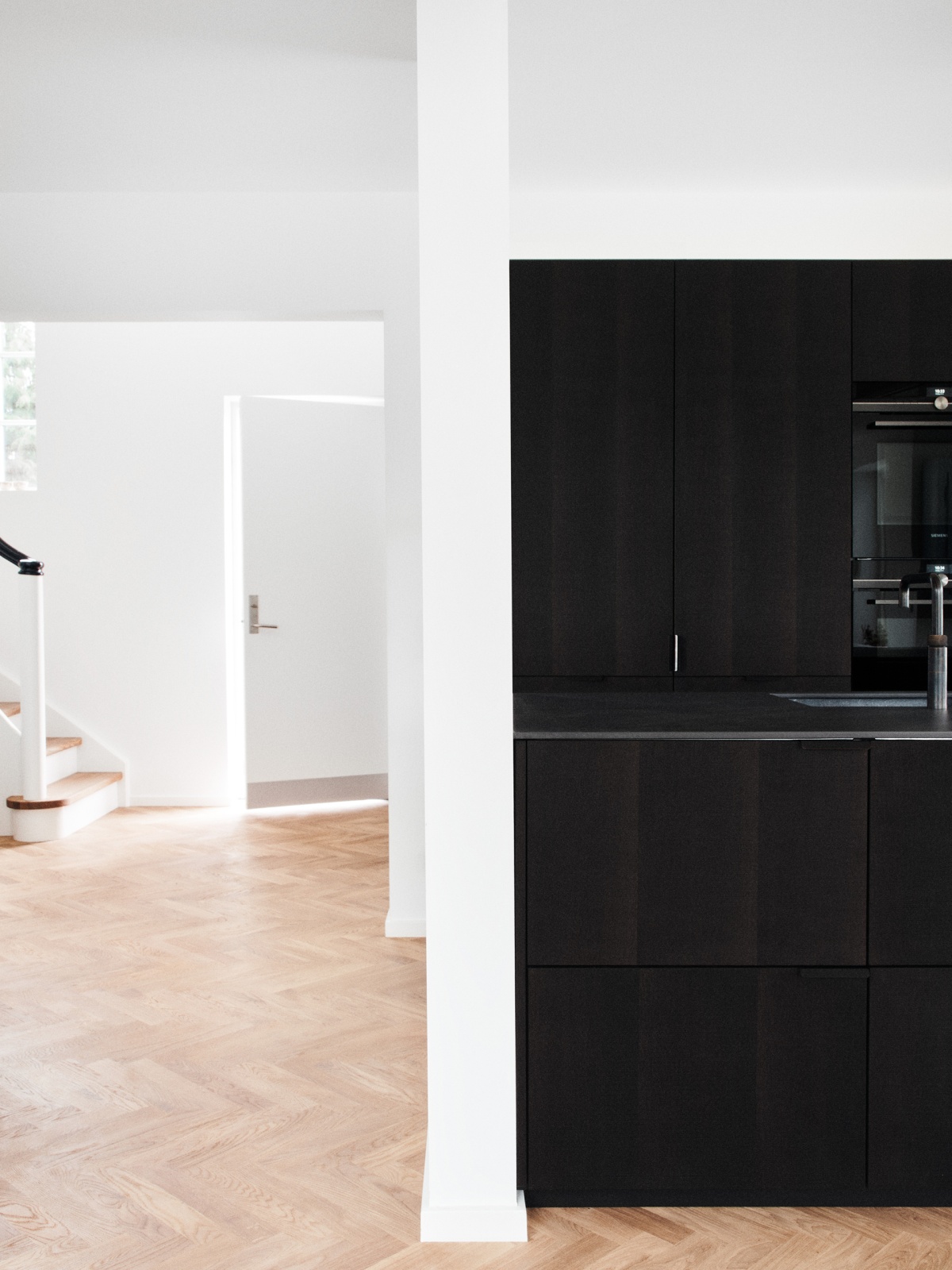 SURFACE chêne fumé design par Norm Architects