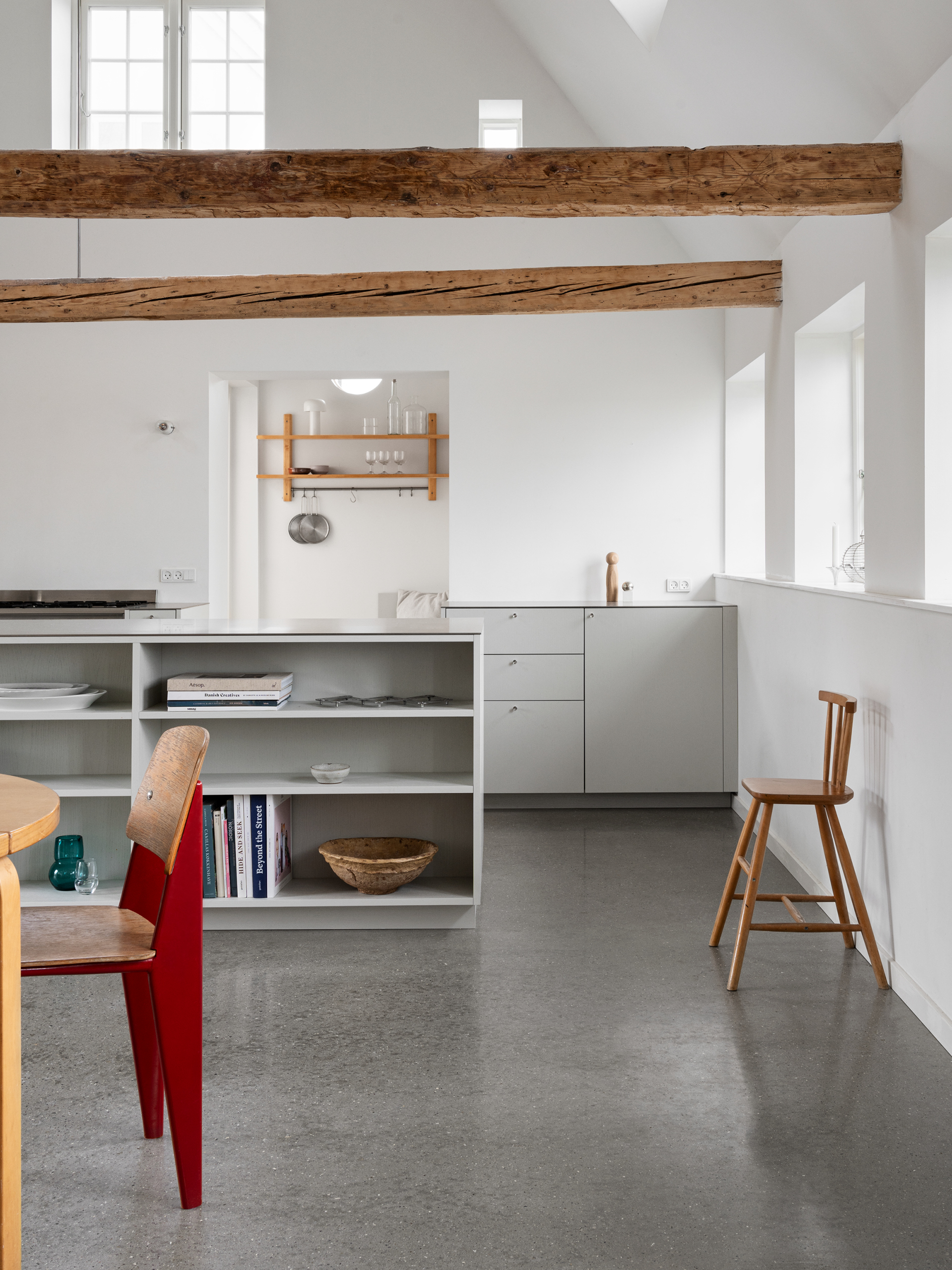 Home kitchen in PLAIN painted variant in soft white.
