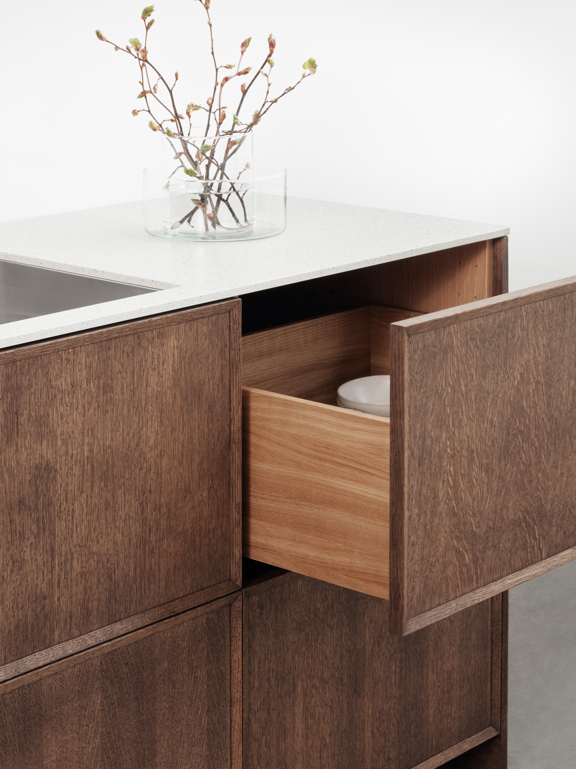Armoires de cuisine en chêne avec plan de travail en Corian